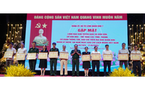 Quân khu 7 trao bằng khen cho các tập thể, cá nhân xuất sắc trong phối hợp tuyên truyền