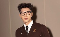 HIEUTHUHAI là nghệ sĩ Việt duy nhất đến Pháp dự sự kiện của Louis Vuitton

