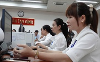 Đúng 8 giờ, ngày 30-6 diễn ra lễ công bố các nghị quyết, quyết định thành lập TP HCM