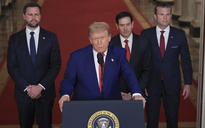 Tổng thống Donald Trump quyết định tấn công Iran "chỉ vài phút trước khi bom rơi"