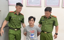 Khởi tố nghịch tử đánh mẹ, đâm trọng thương người thi hành nhiệm vụ