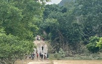 Đi qua ngầm trên đường về nhà, hai bố con bị nước cuốn mất tích