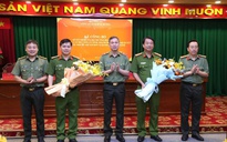 Thiếu tướng Tạ Văn Đẹp chúc mừng 2 Phó Giám đốc Công an Bình Dương nhận nhiệm vụ mới
