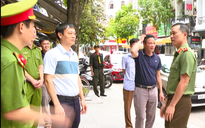 VIDEO: Giám đốc Công an Thanh Hóa trực tiếp chỉ đạo khám xét nhà trùm giang hồ Vi "ngộ"