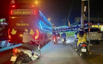 Xe dù lộng hành ở đường Đỗ Mười, TP Thủ Đức