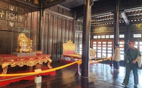 Công an hiện diện tại điện Long An sau sự cố ngai vua triều Nguyễn bị bẻ gãy