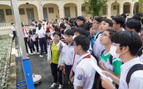 Thí sinh làm thủ tục dự thi lớp 10, đón xem giải đề thi