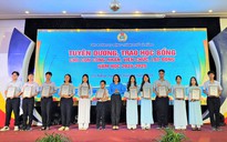 Đà Nẵng: Trao hàng trăm suất học bổng cho con đoàn viên, người lao động