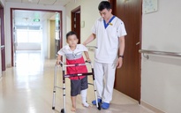 Thay xương đùi cho bệnh nhi ung thư nhỏ tuổi nhất thế giới