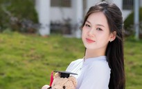 Thủ khoa đạt điểm 30/30 gây "bão" vì xinh như hotgirl