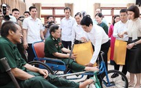 Chủ tịch nước Lương Cường thăm, tặng quà các thương binh, bệnh binh nặng tại Ninh Bình