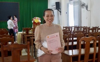 Những công dân đầu tiên của TP HCM được cấp "sổ hồng" sau khi vận hành chính quyền địa phương 2 cấp