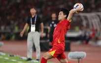 U23 Đông Nam Á 2025: Vì sao HLV Kim Sang-sik vái lạy trọng tài?