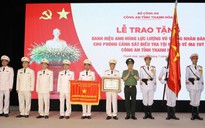 Đại tướng Lương Tam Quang trao danh hiệu Anh hùng cho một phòng Công an Thanh Hóa