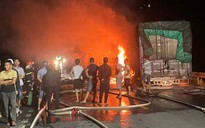 Quảng Trị: Xe Container và xe tải đối đầu bốc cháy giữa đêm, một người tử vong