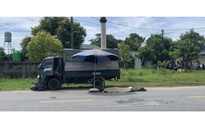 Xe máy va chạm xe tải, vợ chồng thương vong