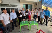 Liên đoàn Lao động TP HCM hỗ trợ người lao động sau hỏa hoạn tại phường Tân Thới Hiệp