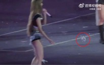 Lisa (Blackpink) bị chỉ trích vì ném Labubu người hâm mộ tặng
