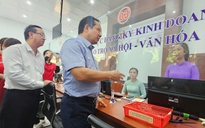 Hình ảnh Chủ tịch UBND TP HCM khảo sát tại Trung tâm Phục vụ hành chính công phường Phú An