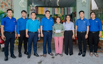 TP HCM: Thăm hỏi, hỗ trợ các hộ dân bị thiệt hại do dông lốc tại phường Phú Mỹ