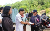 Động viên gia đình thanh niên tử vong khi leo núi Hoàng Ngưu Sơn