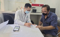 Khám bệnh về da miễn phí cho người dân vùng bão lũ