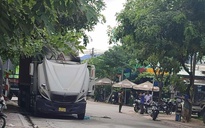 Người đàn ông đâm trọng thương đôi nam nữ rồi cố thủ trong cabin xe container châm lửa tự thiêu