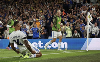 Phạt đền gây tranh cãi, Leeds United hạ Everton ngày trở lại Premier League