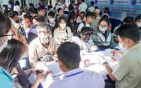 Điểm chuẩn nhiều ngành cao chót vót, vì sao?