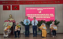 Phường Chợ Quán trao tặng Huy hiệu Đảng cho 31 đảng viên
