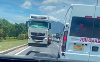 Clip: Xe container chạy ngược chiều, bất chấp nguy hiểm trên đại lộ ở Khánh Hòa