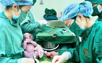 Mổ bắt con khẩn cấp, lọc máu cứu sản phụ vì biến chứng bất ngờ