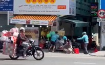 TP HCM: Tạm giữ 5 người đánh nhau trước quán trà sữa