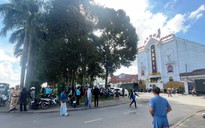 CLIP: Khoảng 100 công an khám xét quán karaoke lớn nhất nhì ở Quảng Ngãi
