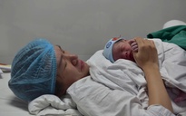 Em bé chào đời lúc 0 giờ 2 phút mang tên Quốc Khánh