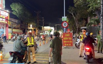 Công an xã tham gia điều tiết giao thông cùng lực lượng Cảnh sát giao thông