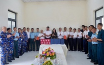Bộ trưởng Bộ Y tế thăm cán bộ, chiến sĩ tại Đặc khu Côn Đảo