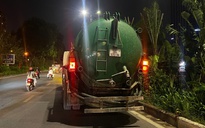 Bắt cặp vợ chồng xả trộm gần 50 m3 chất thải bể phốt gây mùi nồng nặc trên sông Tô Lịch
