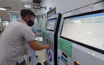 Người bệnh đi khám ở TP HCM không còn cảnh xếp hàng cầm hồ sơ