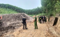 Bắt quả tang vụ chôn lấp chất thải trái phép cực lớn ở Đà Nẵng