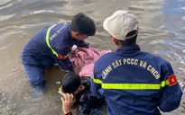 Xuống gầm cầu chơi, 2 bé gái chết đuối thương tâm