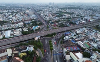 Cận cảnh kẹt xe ngày đầu người dân TP HCM trở lại làm việc