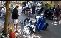 Ba thanh thiếu niên nhập viện sau vụ ẩu đả cạnh cổng trường