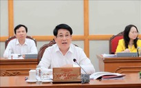 Bộ Chính trị cho ý kiến về chuẩn bị Đại hội Đảng bộ 
tỉnh Cà Mau và Hưng Yên