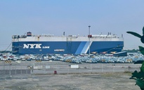 Tàu chở ô tô đầu tiên của năm 2026 cập cảng TPHCM, có cả xe sang và xe điện Trung Quốc