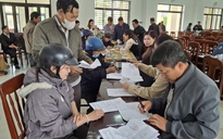 Người dân Quảng Ngãi vui mừng nhận tiền hỗ trợ dịch tả heo châu Phi