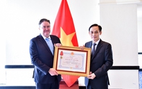 Bộ trưởng Ngoại giao Lê Hoài Trung trao Huân chương Hữu nghị cho Đại sứ Mỹ Marc Knapper