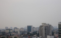 Bầu trời TPHCM mờ đục, cảm giác bí bách, khó thở vì bụi mịn
