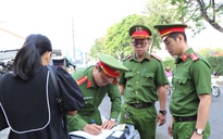 Công an phường Bến Thành xử lý hàng chục trường hợp lấn chiếm lòng đường, vỉa hè