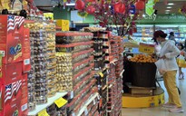 Nho khô, hạnh nhân, trái cây Mỹ tràn ngập thị trường Tết